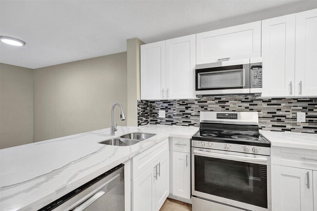 Building Photo - 10733 Cleary Blvd