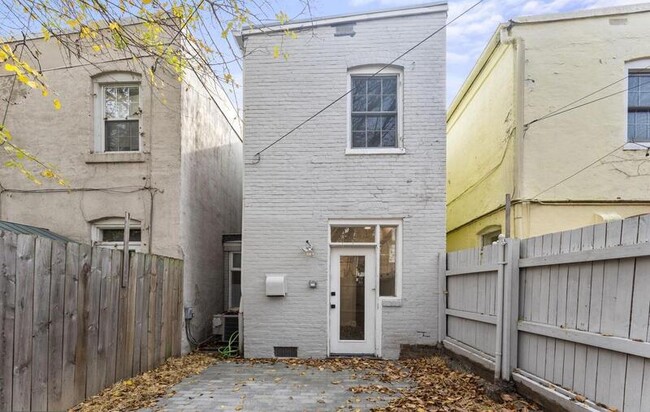 Foto del edificio - 2423 I St NW
