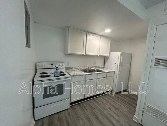 Building Photo - 59 Stevens Ave