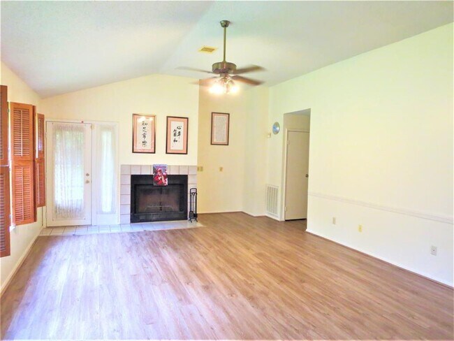 Building Photo - 4615 Leicester Way