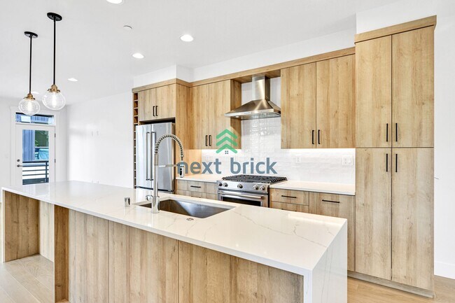 Foto del edificio - 2 bed and 2.5 bath Modern Townhome Downtow...