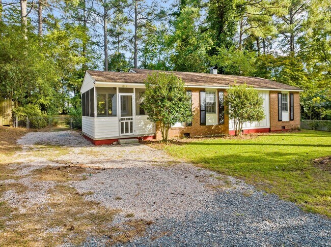Foto del edificio - 3 Bedroom Ranch near Duke Raleigh Hospital...