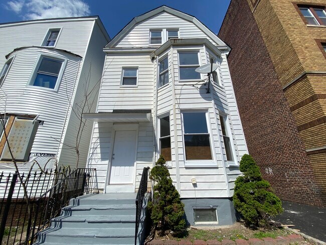 Building Photo - 339 Park Ave