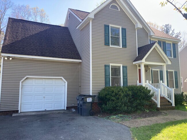 Building Photo - Lovely Four Bed Two and Half Bath Home in ...