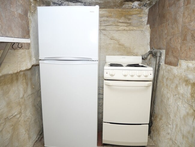 Building Photo - 259 W Newton St