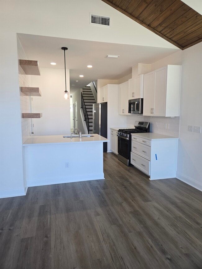 Building Photo - 5684 Native Oak Dr