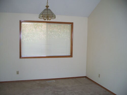 Building Photo - 17091 SW Cambridge Dr
