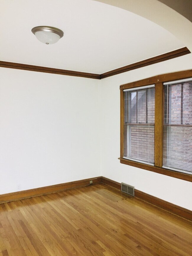 Foto del edificio - 2111 N Lockwood Ave