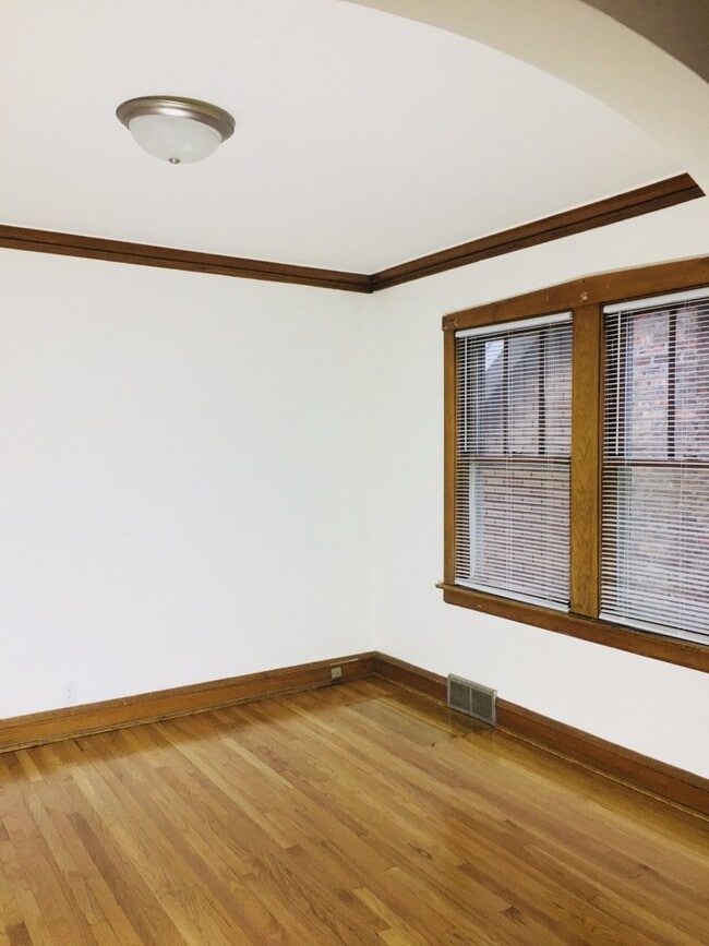 Building Photo - 2111 N Lockwood Ave
