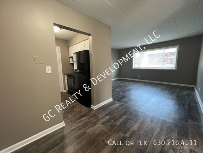 Foto del edificio - ***FULLY UPDATED / WEST CHICAGO - 1 BDRM /...