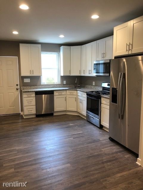 Building Photo - 3 br, 2.5 bath Townhome - 526 E 27th St