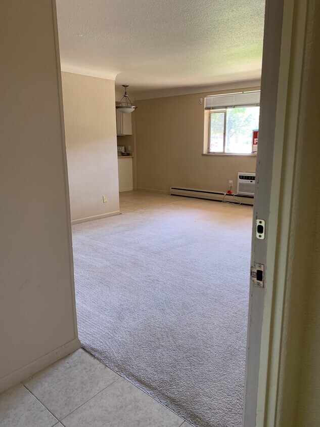 Foto principal - 2295 E Asbury Ave