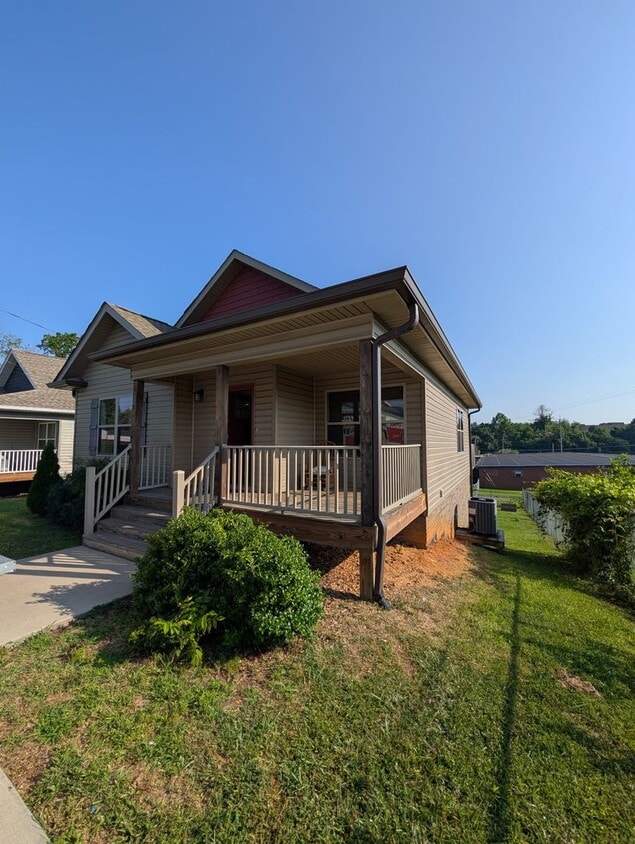 Primary Photo - Beautiful home 3 minutes from ETSU!