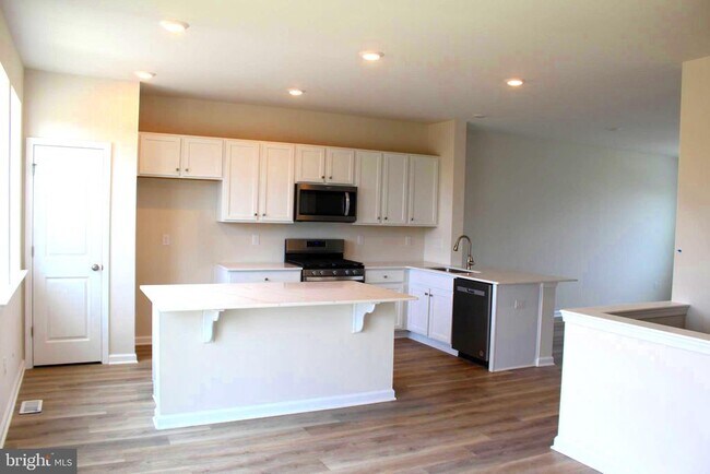 Building Photo - 531 N Palace Dr