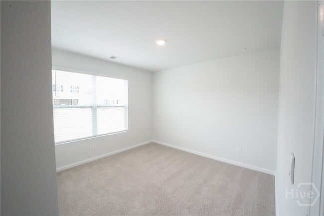 Building Photo - 112 Windrush Pnes