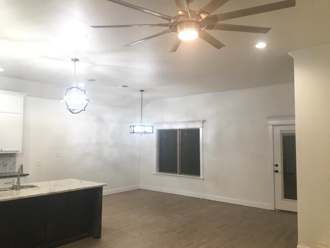 Foto del edificio - 1018 N Genoa Ave