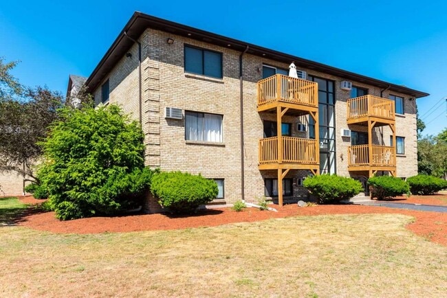 Building Photo - 8 Lancelot Court