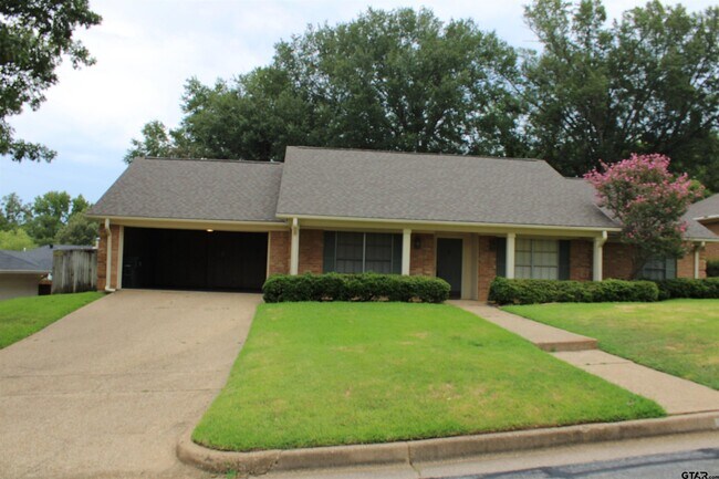 Foto del edificio - 713 Meadow Creek Dr