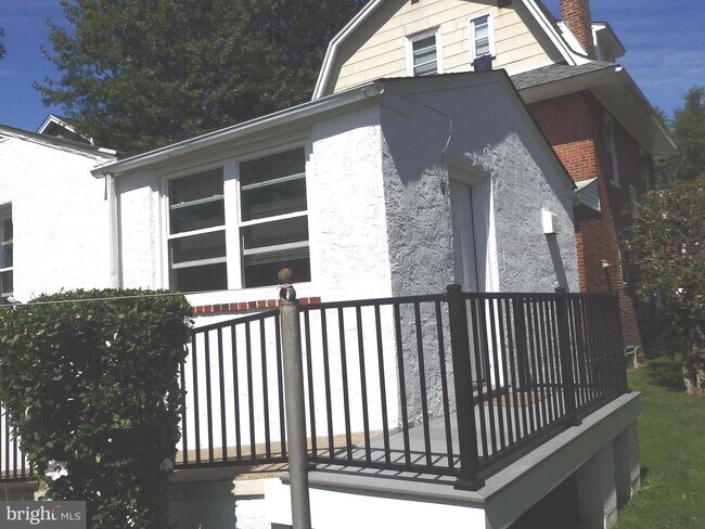 Building Photo - 831 Cricket Ave