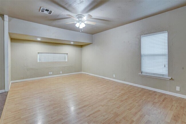 Building Photo - 3326 Willow Creek Dr
