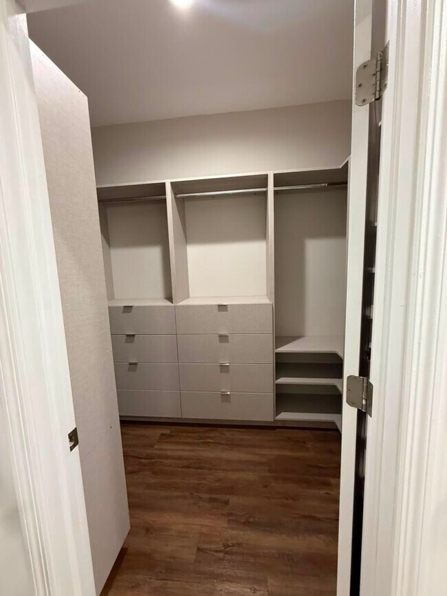 Foto del edificio - 8023 Buttercup Cir