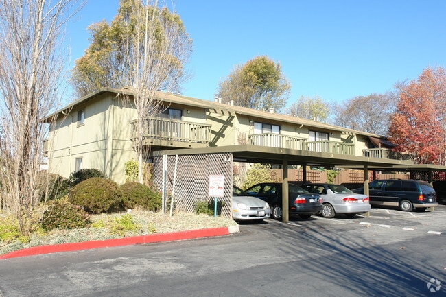 Building Photo - Leslie Drive Apartments