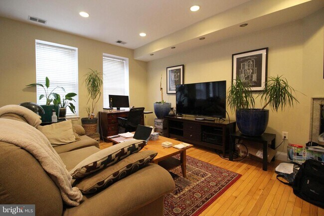 Foto del edificio - 1204 Half St SW