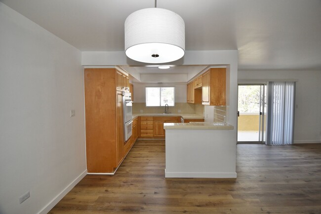 Building Photo - 14706 Dickens St