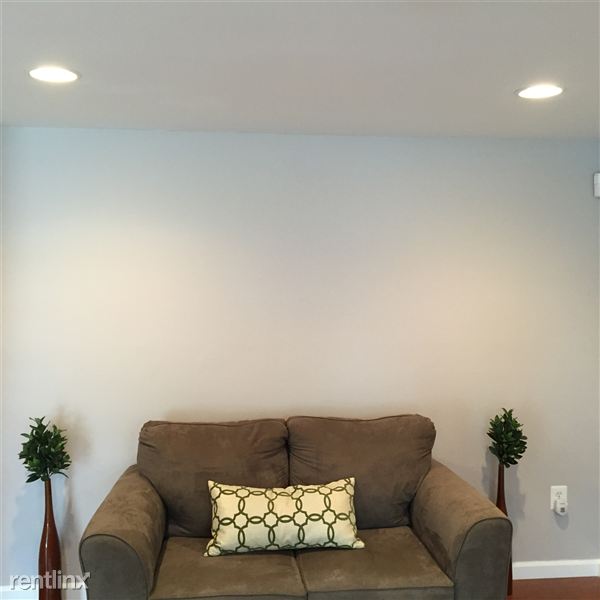 Building Photo - 302 Shady Glen Dr