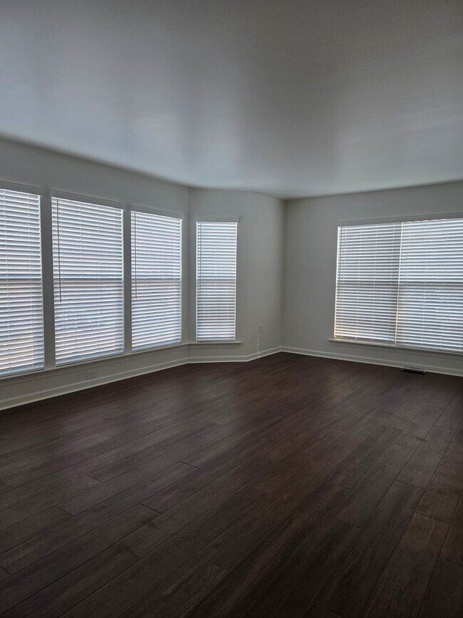 Foto del edificio - 2670 Sultan Supreme Way