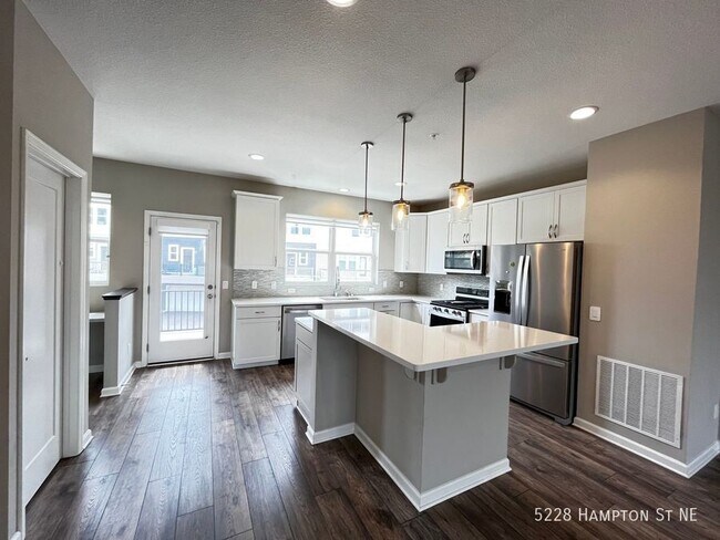 Foto del edificio - 5228 Hampton St NE