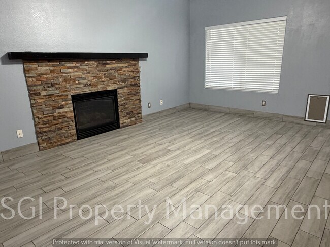 Building Photo - 670 E Palo Verde St