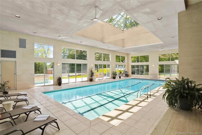 Foto del edificio - 345 Governors Ln