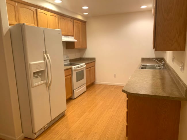 Building Photo - 2112 Hamilton Ave