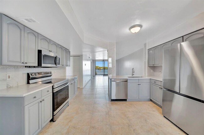 Building Photo - 117 Lake Emerald Dr