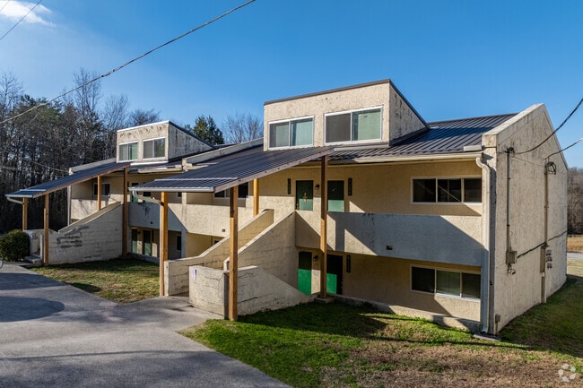 Building Photo - College Grove