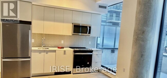 Building Photo - 1610 Charles St