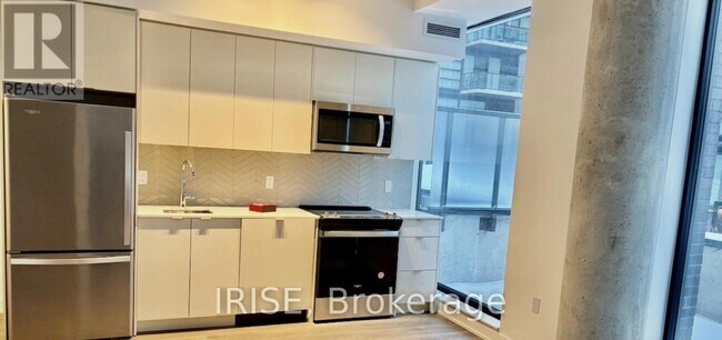 Photo du bâtiment - 1610 Charles St