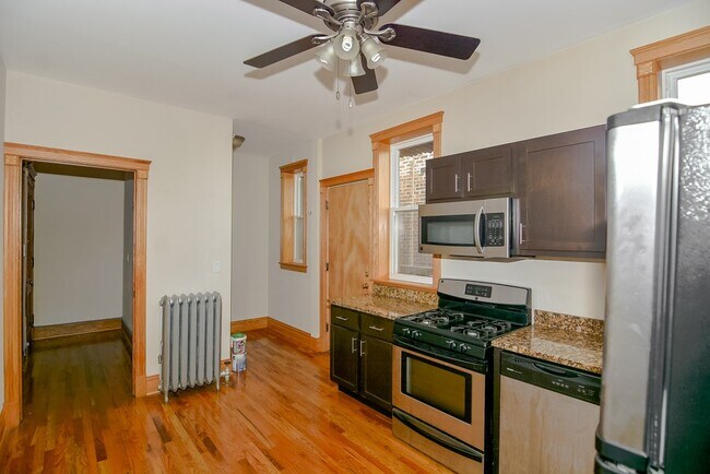 Foto del edificio - 1148 W Waveland Ave