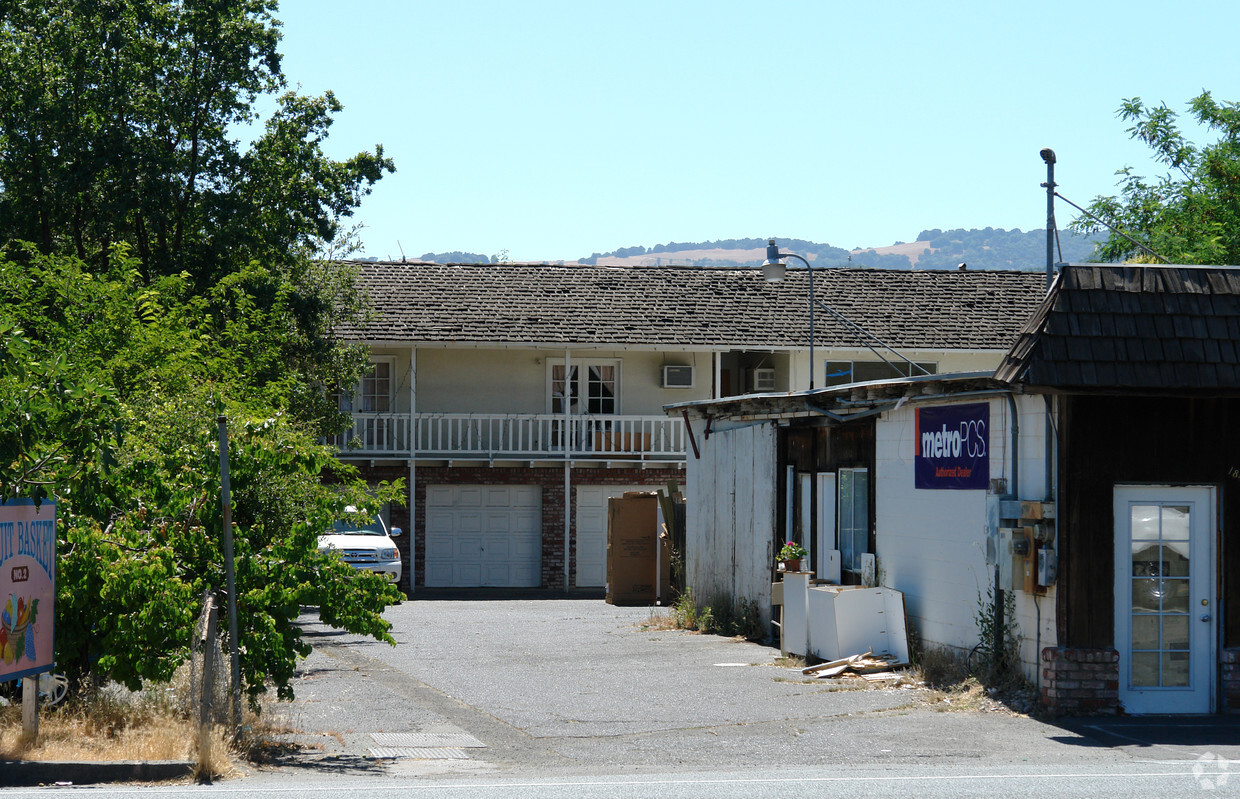 Building Photo - 18466-18470 Highway 12
