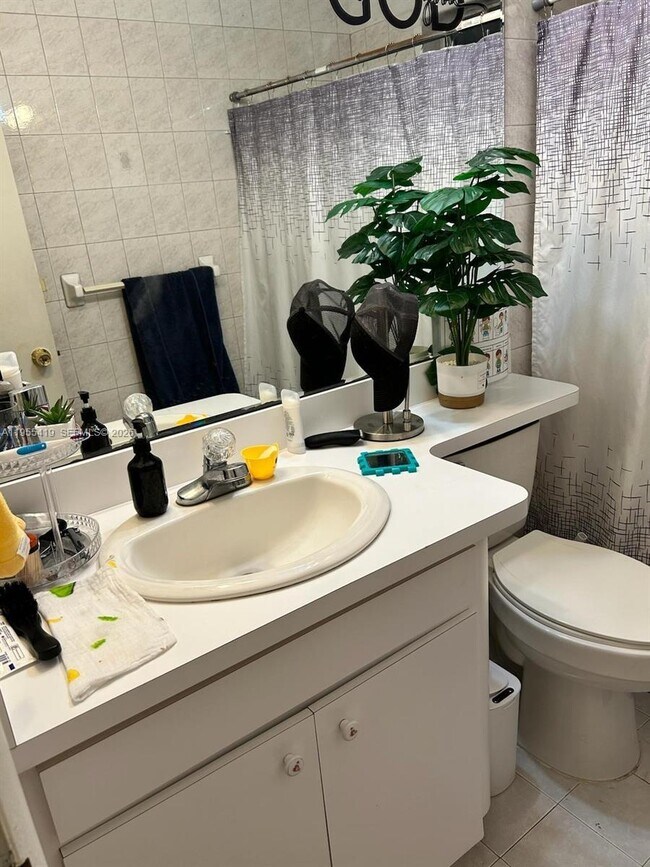 Foto del edificio - 1560 W 46th St