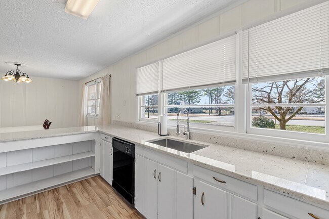 Foto del edificio - 8009 Whitesburg Dr