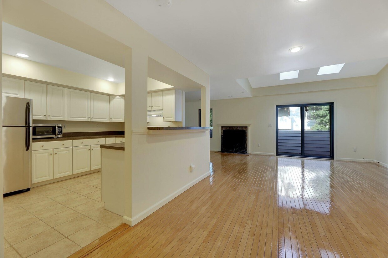 Primary Photo - 764 Spinnaker Ct