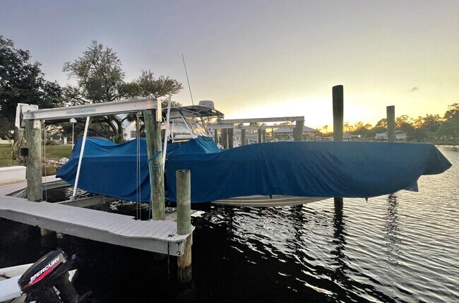 Foto del edificio - 425 Bay Shore Dr