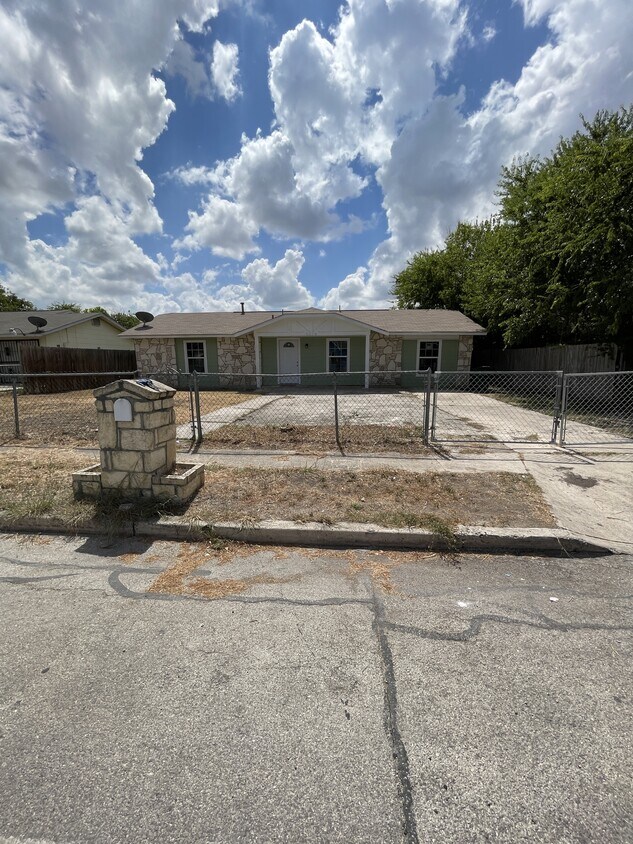 Primary Photo - 8834 Five Palms Dr