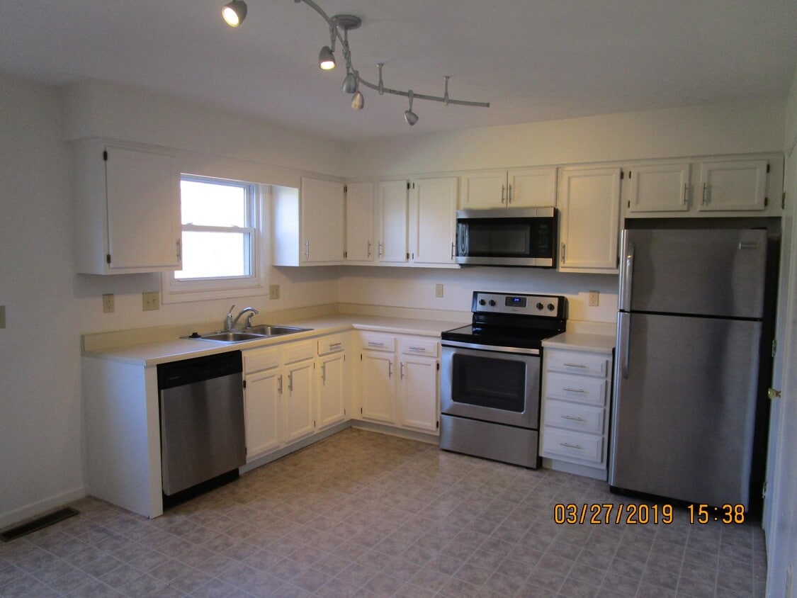 Kitchen - 111 Jacqueline Dr