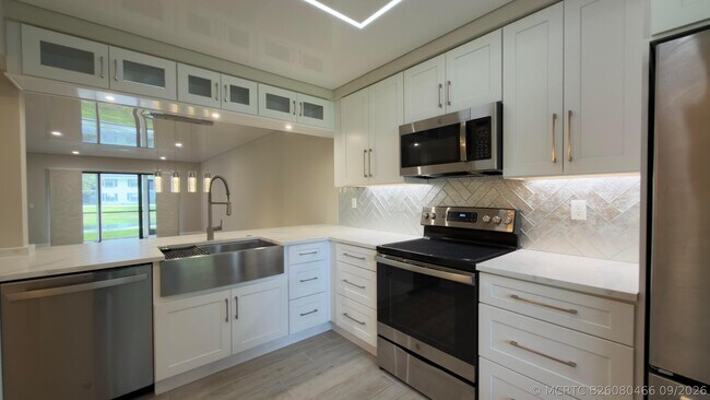 Building Photo - 901 Sabal Ridge Cir