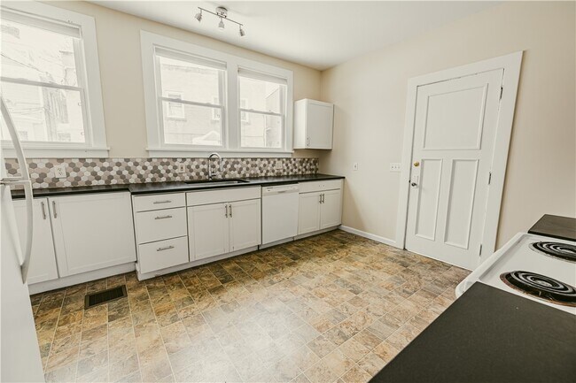 Foto del edificio - 297-303-303 Dartmouth St