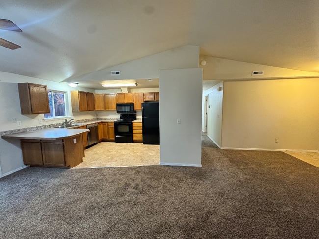 Foto del edificio - 3143 Lupine St