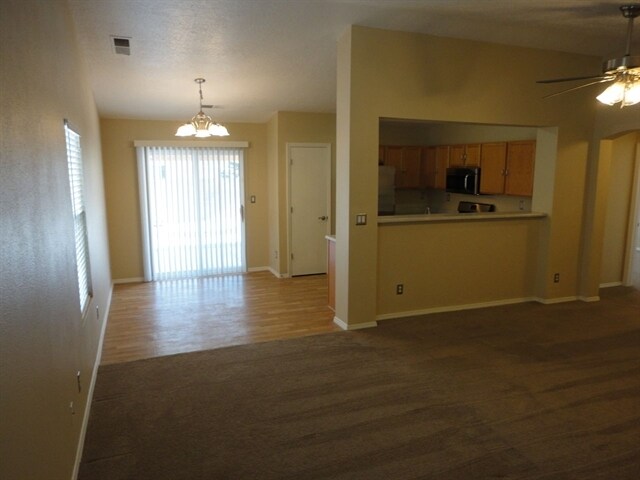 Foto del edificio - 7448 Sanderling Rd NW